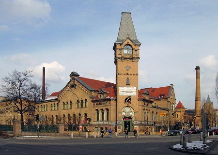 1200px-Berlin-Kulturbrauerei