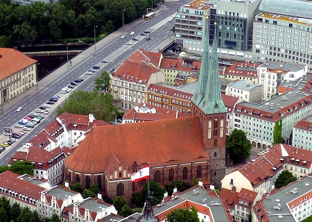 1200px-FW_Nikolaikirche_Berlin