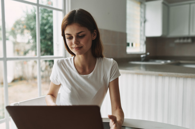 young-woman-with-laptop-table-working-resting_163305-6428